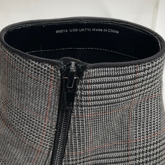 Cabi Dandy Glen Plaid Ankle Booties Gray Black White Red Size 9 - Picture 8 of 10